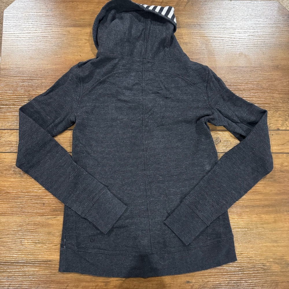 Lululemon In A Cinch Long Sleeve Tee - Picture 6 of 11